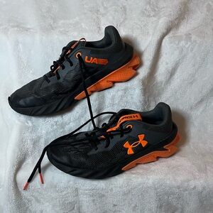 Under Armor Scramjet Athletic Shoes, size 6.5 Black/Orange